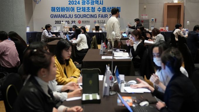 된장·고추장·김 등 케이(K)-푸드 관심 폭발 광주광역시, 해외바이어 초청 수출상담회 성황