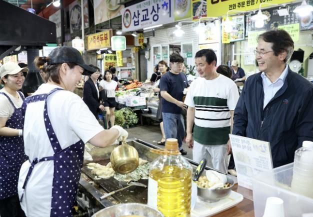 전통시장 방문한 이동환 고양특례시장